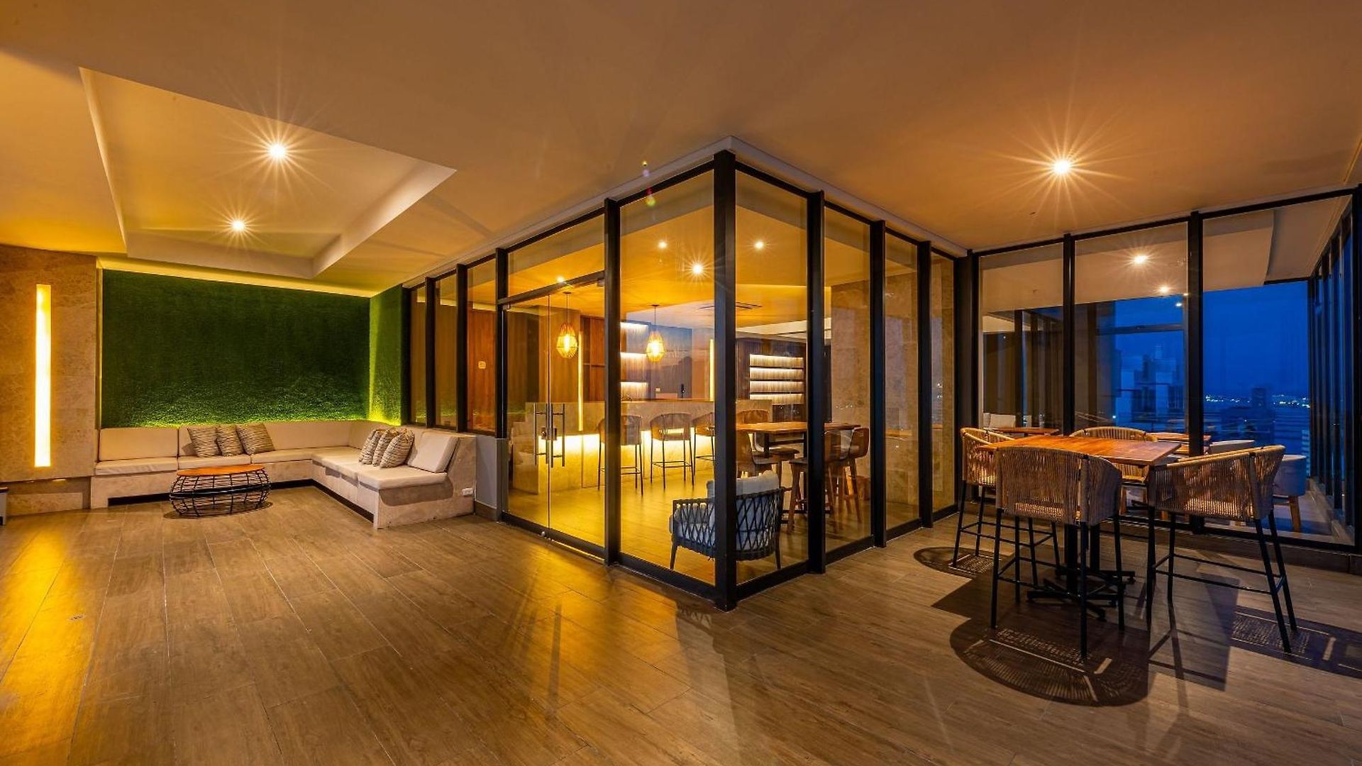 Stunning Sea View And Historic Center 20th Fl/ 2br Apartamento