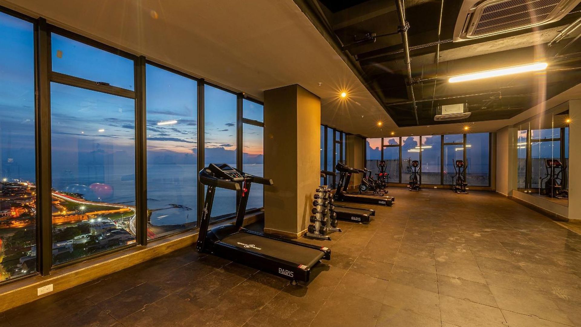 Stunning Sea View And Historic Center 20th Fl/ 2br Apartamento