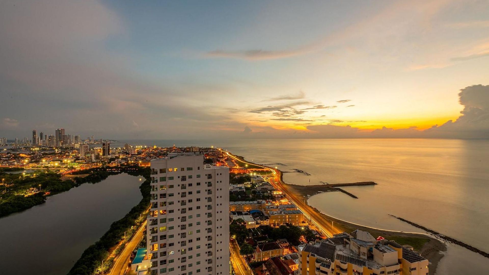 Stunning Sea View And Historic Center 20th Fl/ 2br Apartamento *