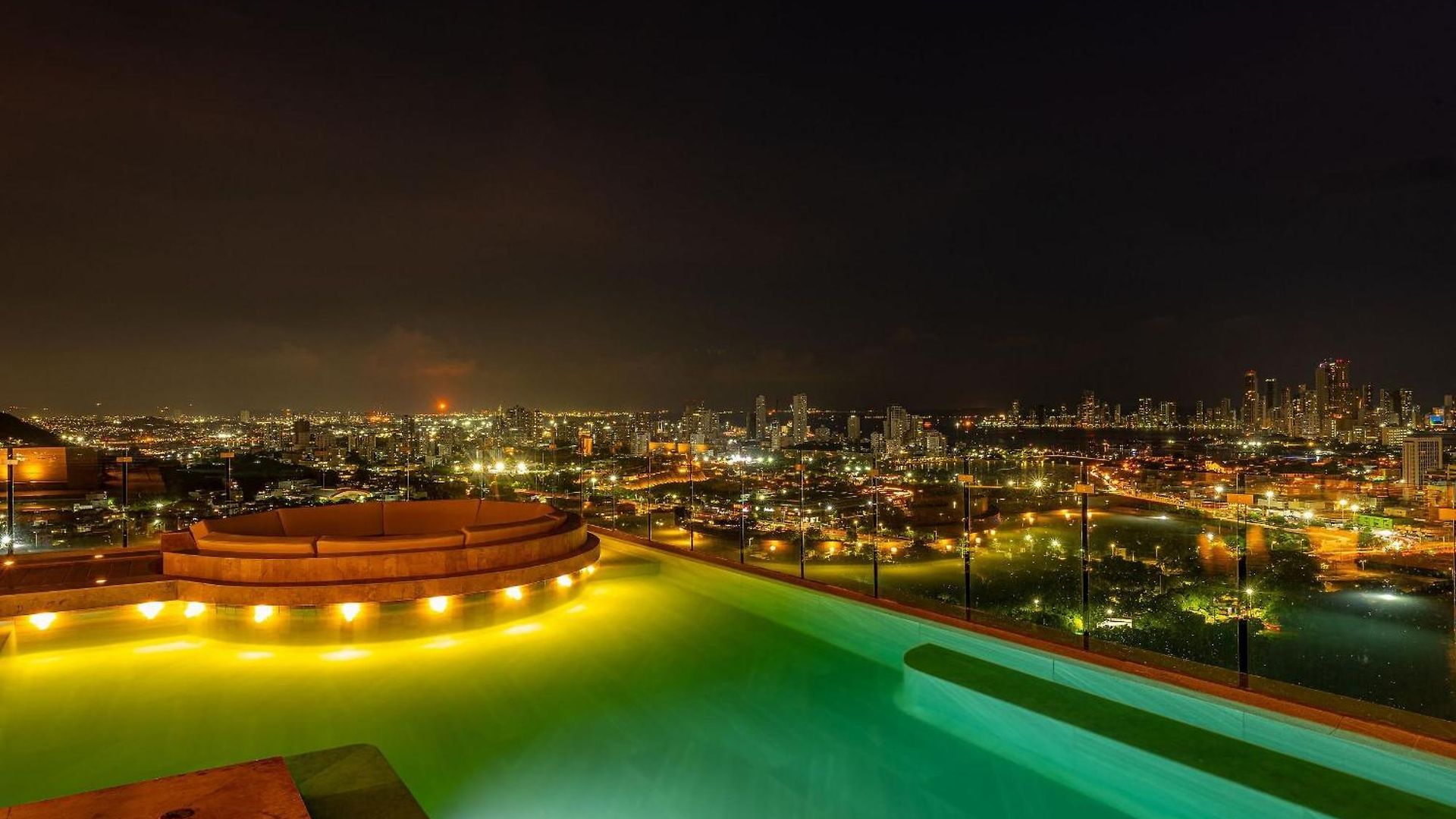 Stunning Sea View And Historic Center 20th Fl/ 2br Cartagena