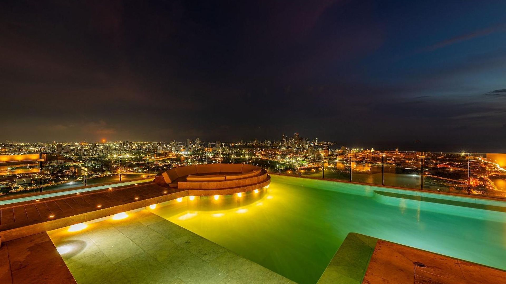 Stunning Sea View And Historic Center 20th Fl/ 2br