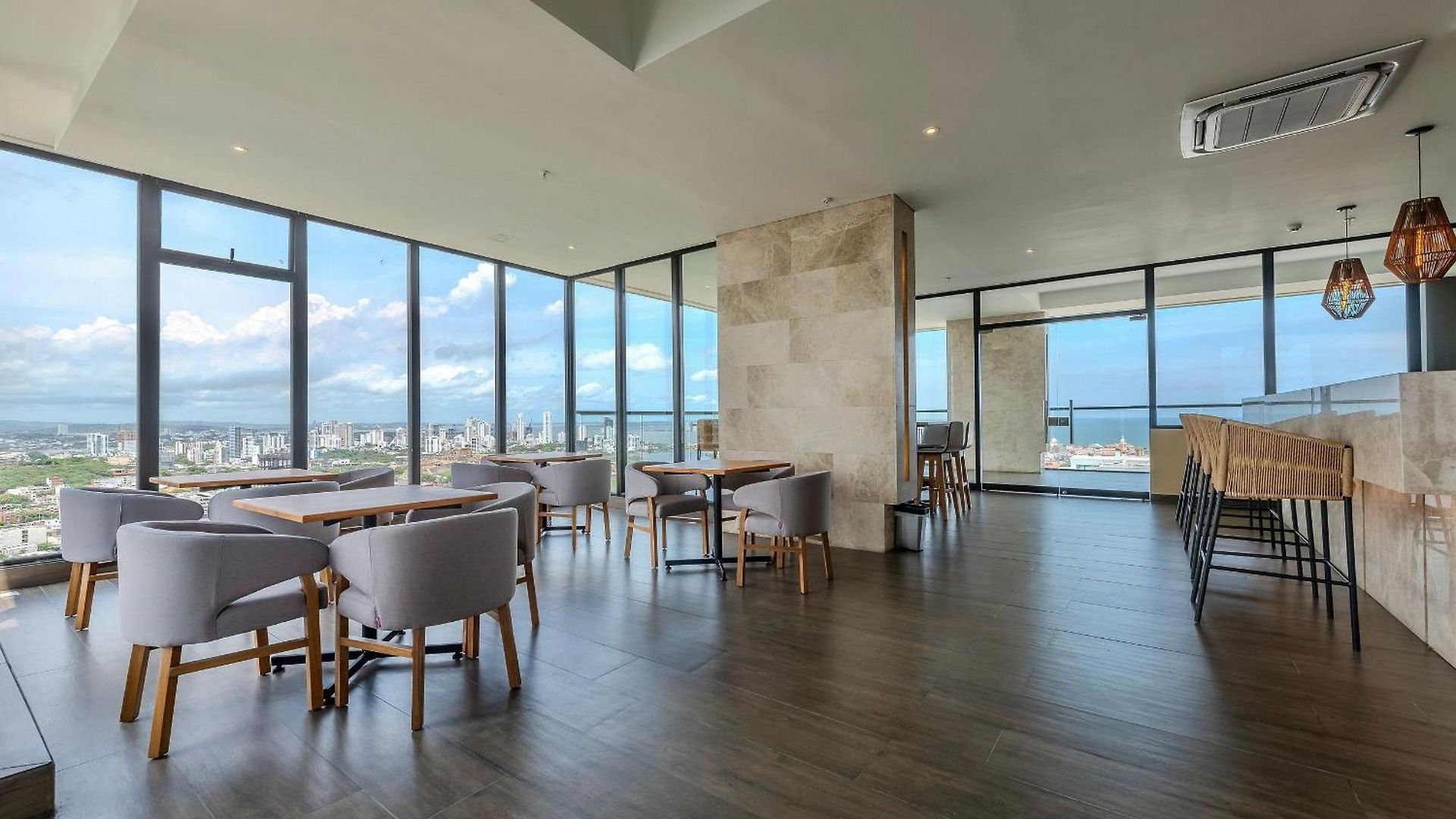 Stunning Sea View And Historic Center 20th Fl/ 2br