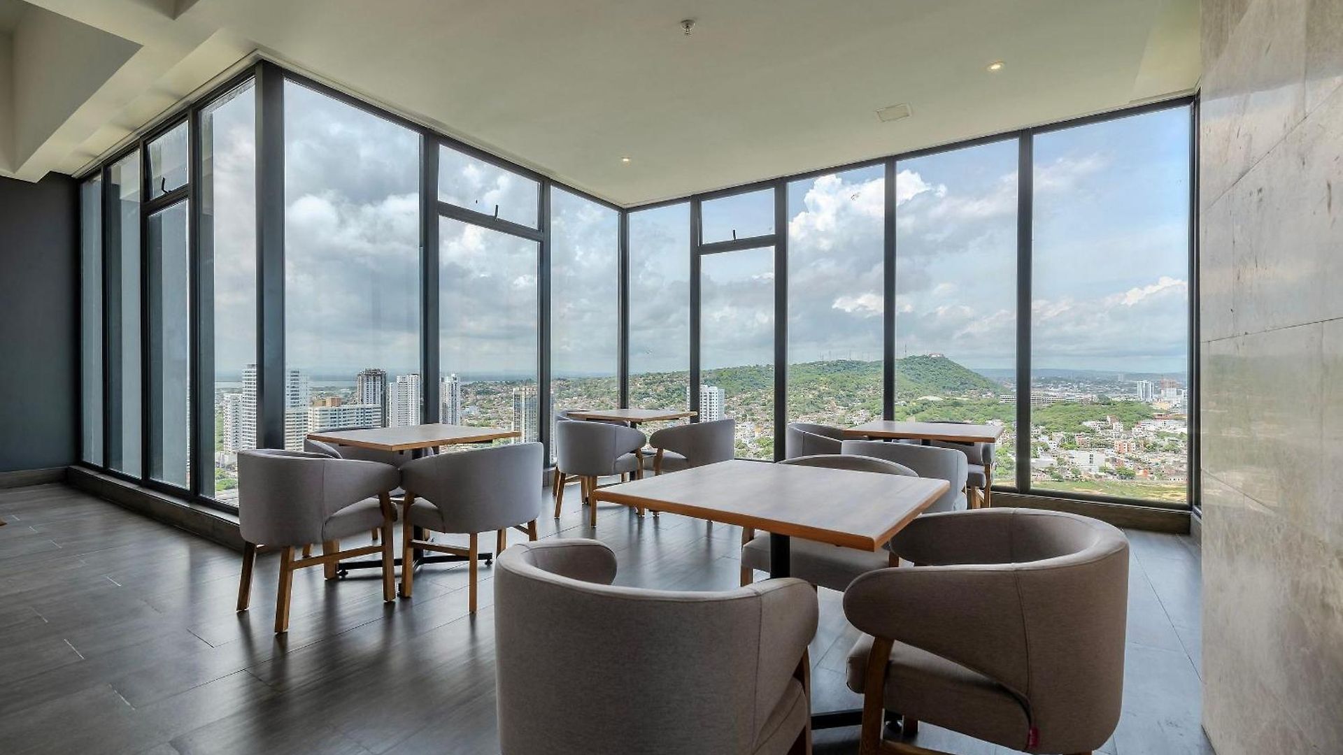 Stunning Sea View And Historic Center 20th Fl/ 2br Apartamento