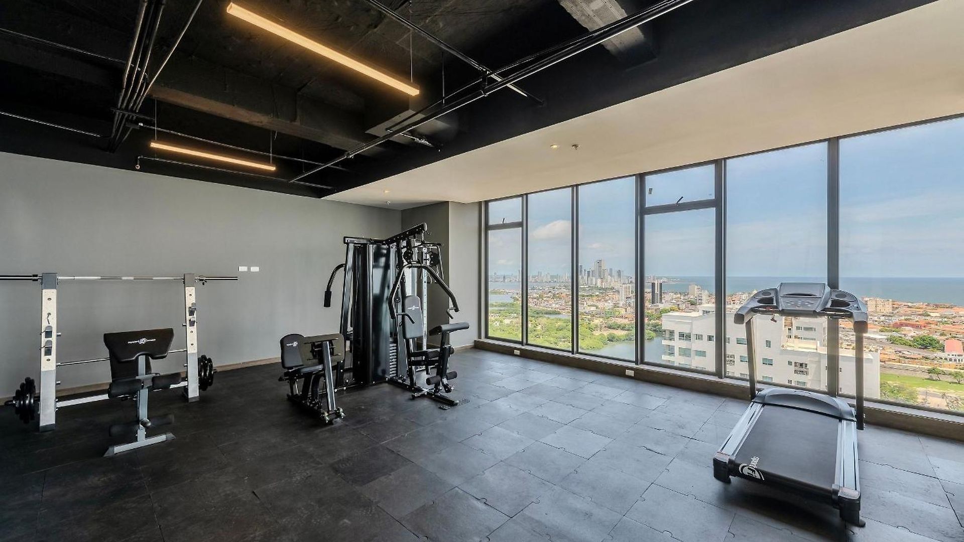 Stunning Sea View And Historic Center 20th Fl/ 2br *