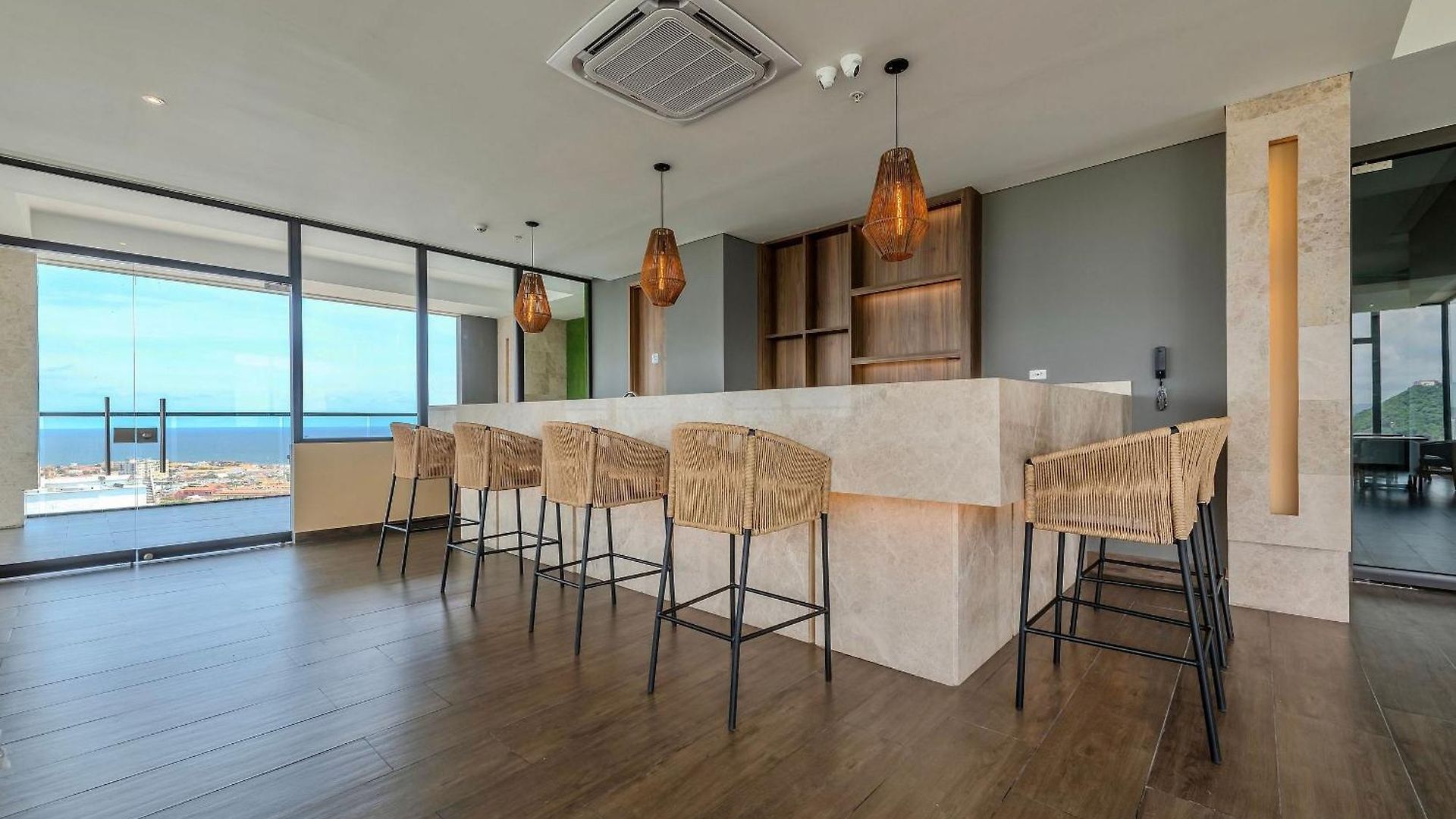 Stunning Sea View And Historic Center 20th Fl/ 2br *
