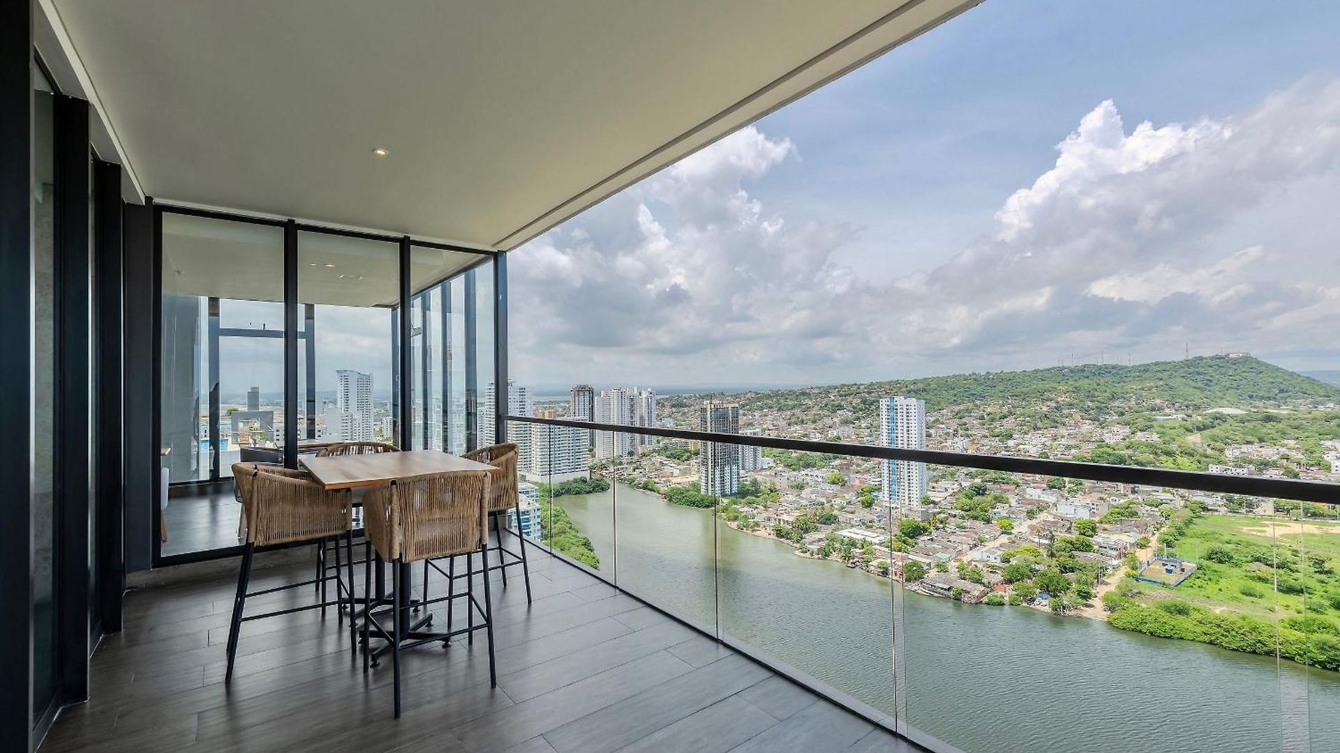 Apartamento Stunning Sea View And Historic Center 20th Fl/ 2br