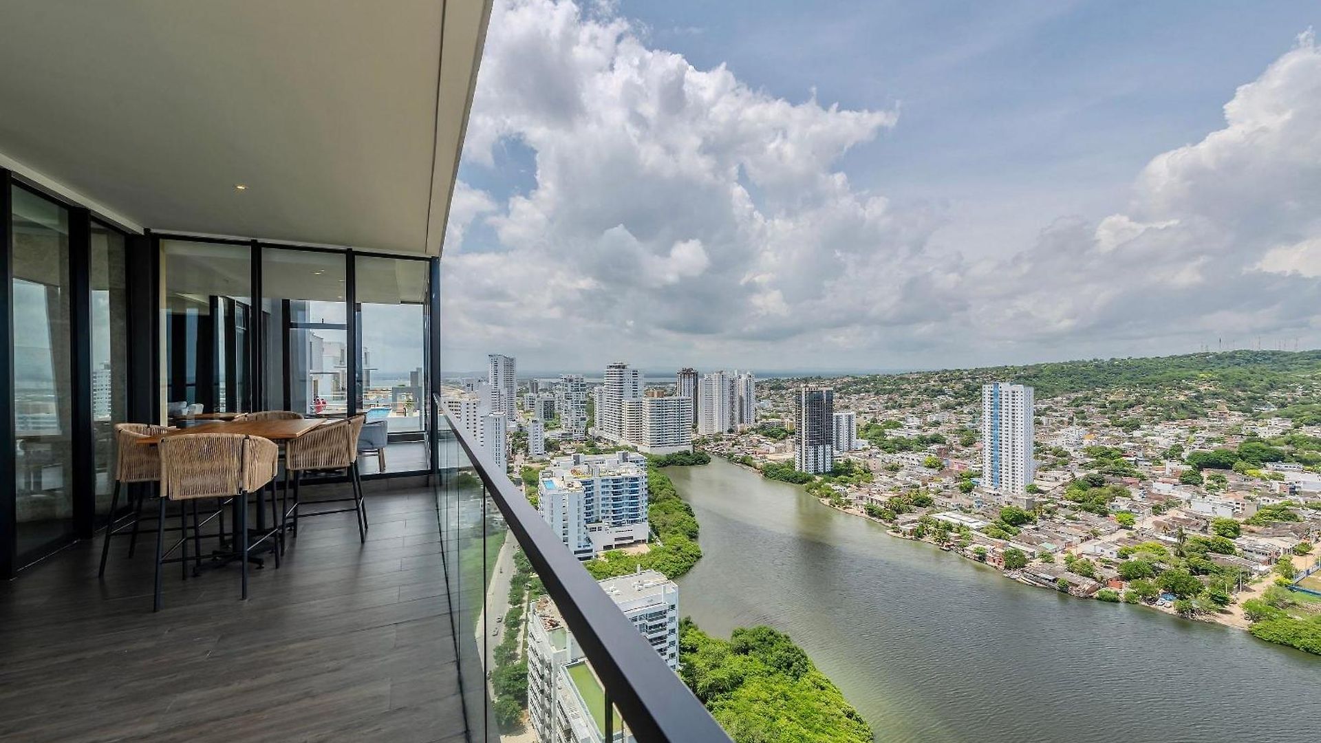 Stunning Sea View And Historic Center 20th Fl/ 2br Cartagena