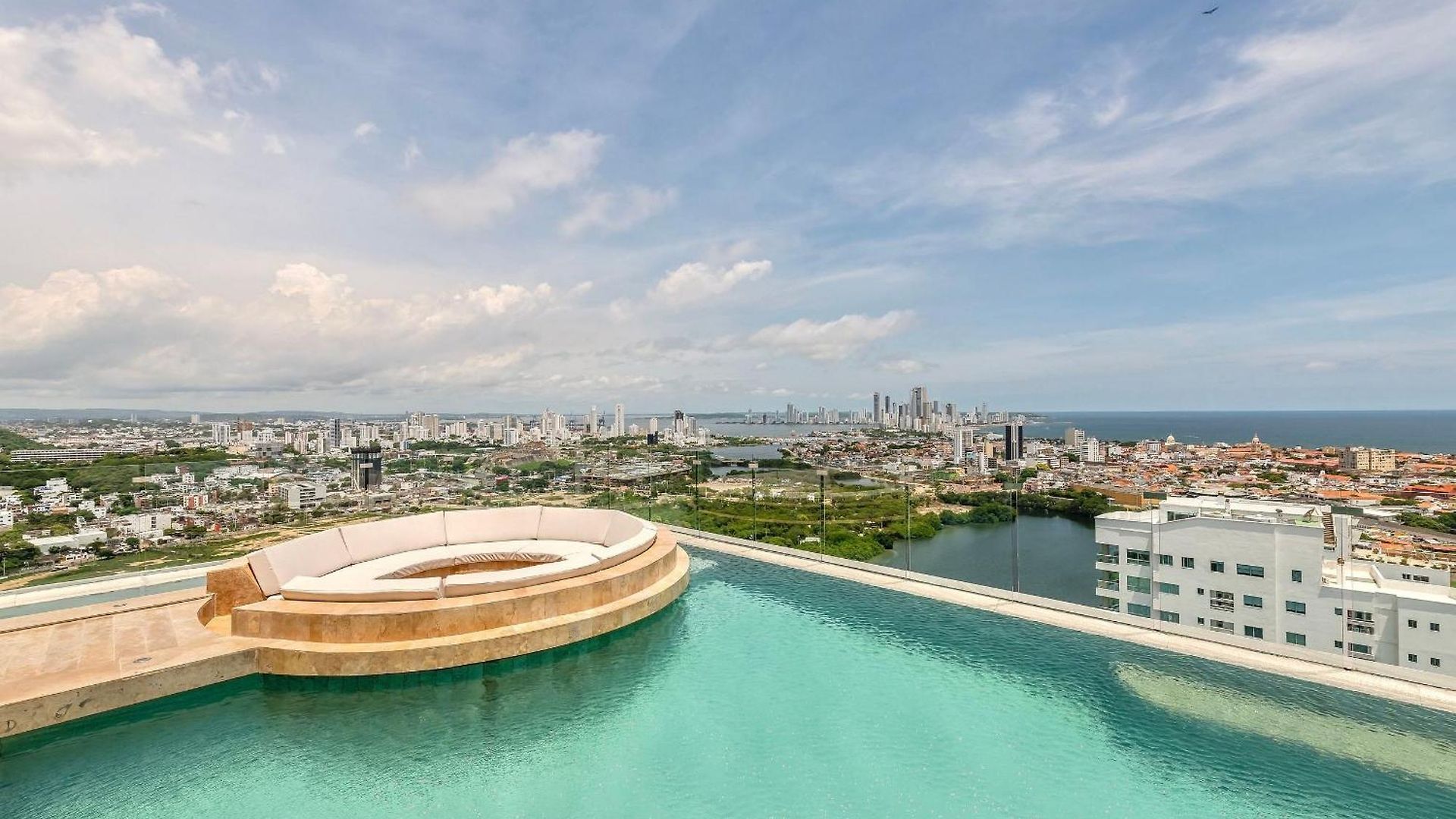 Stunning Sea View And Historic Center 20th Fl/ 2br Cartagena