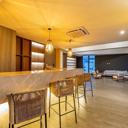 Stunning Sea View And Historic Center 20th Fl/ 2br Apartment Cartagena
