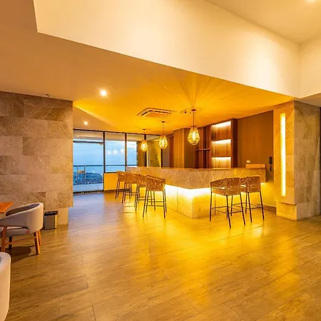 Stunning Sea View And Historic Center 20th Fl/ 2br *