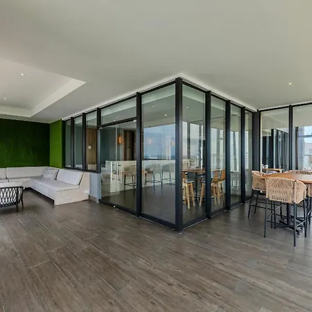Apartment Stunning Sea View And Historic Center 20th Fl/ 2br *
