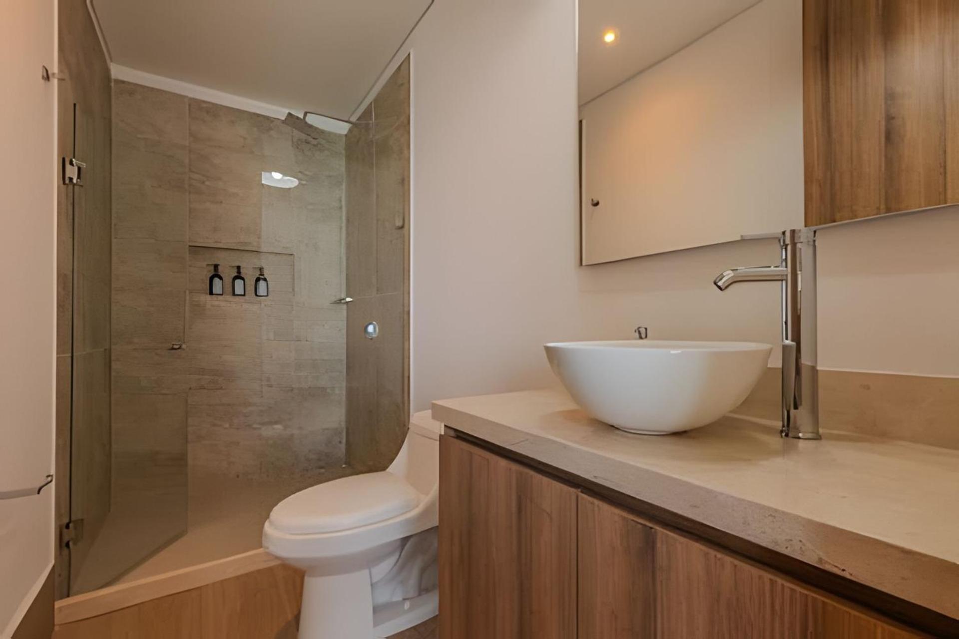 Stunning Sea View And Historic Center 20th Fl/ 2br Apartment *