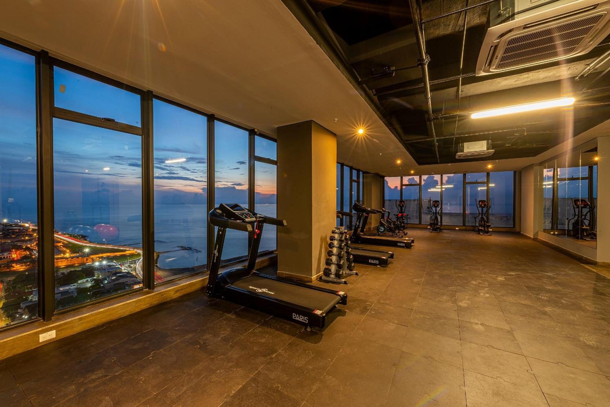 Stunning Sea View And Historic Center 20th Fl/ 2br Apartment