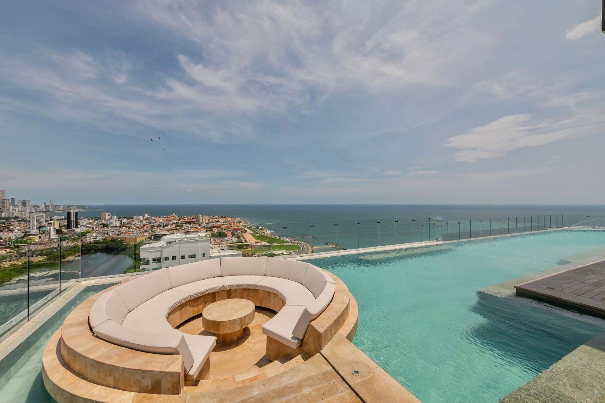 Apartment Stunning Sea View And Historic Center 20th Fl/ 2br *