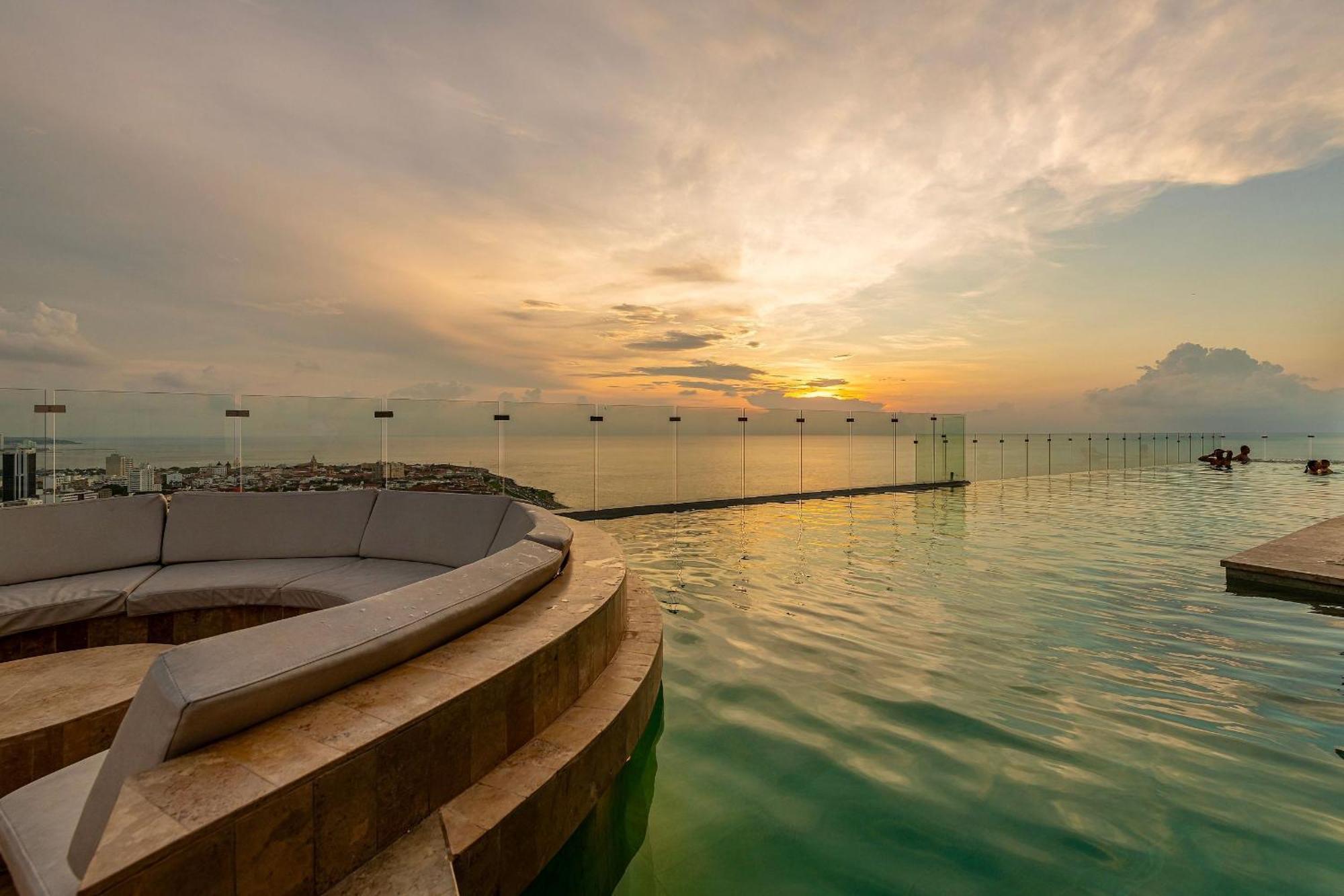 Stunning Sea View And Historic Center 20th Fl/ 2br Cartagena